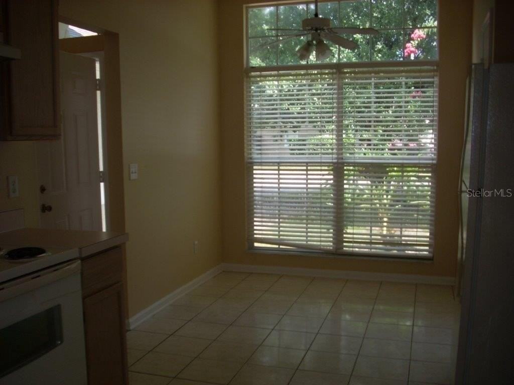 828 Garden Glen Loop - Photo 3 of 20