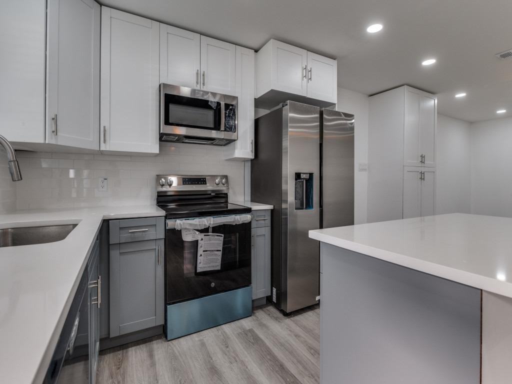 Botany Bay Dr - Photo 2 of 10