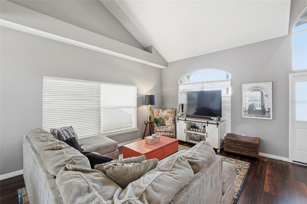 11235 Clayridge Dr - Photo 6 of 50