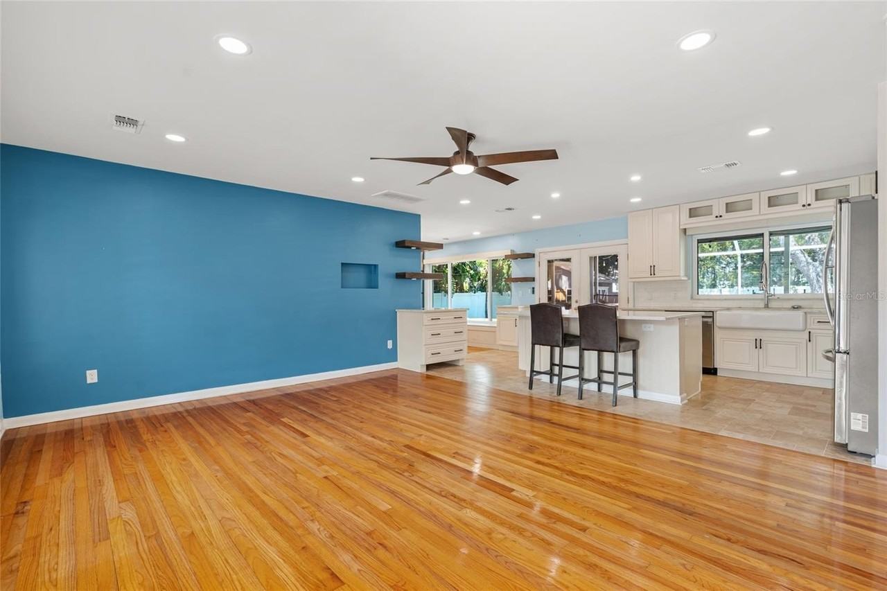 404 S West Shore Blvd - Photo 3 of 12