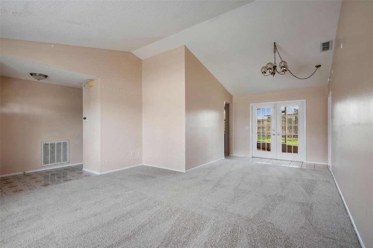 8425 Corney Dr - Photo 3 of 23