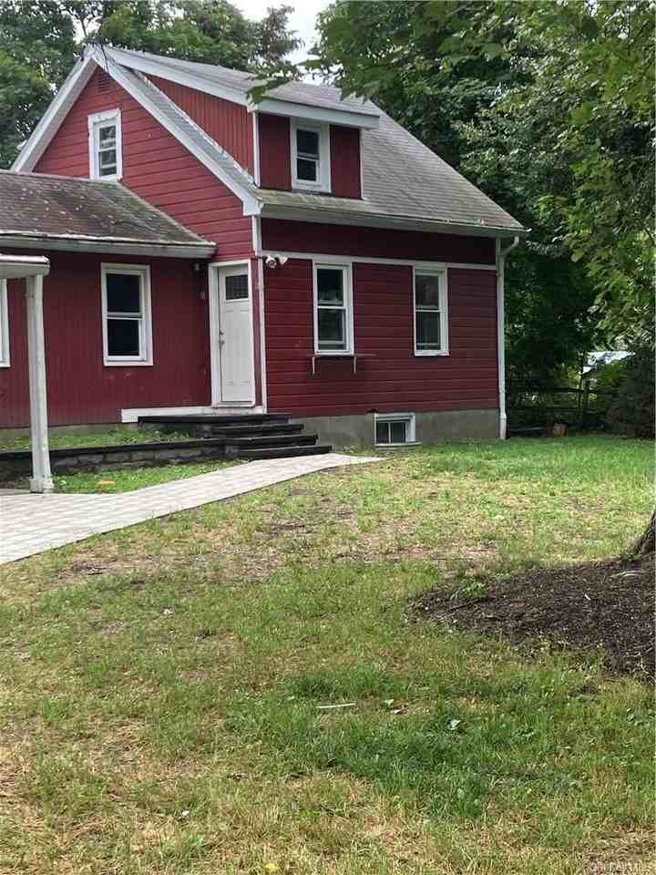 29 Jones Rd #2 - Photo 2 of 8