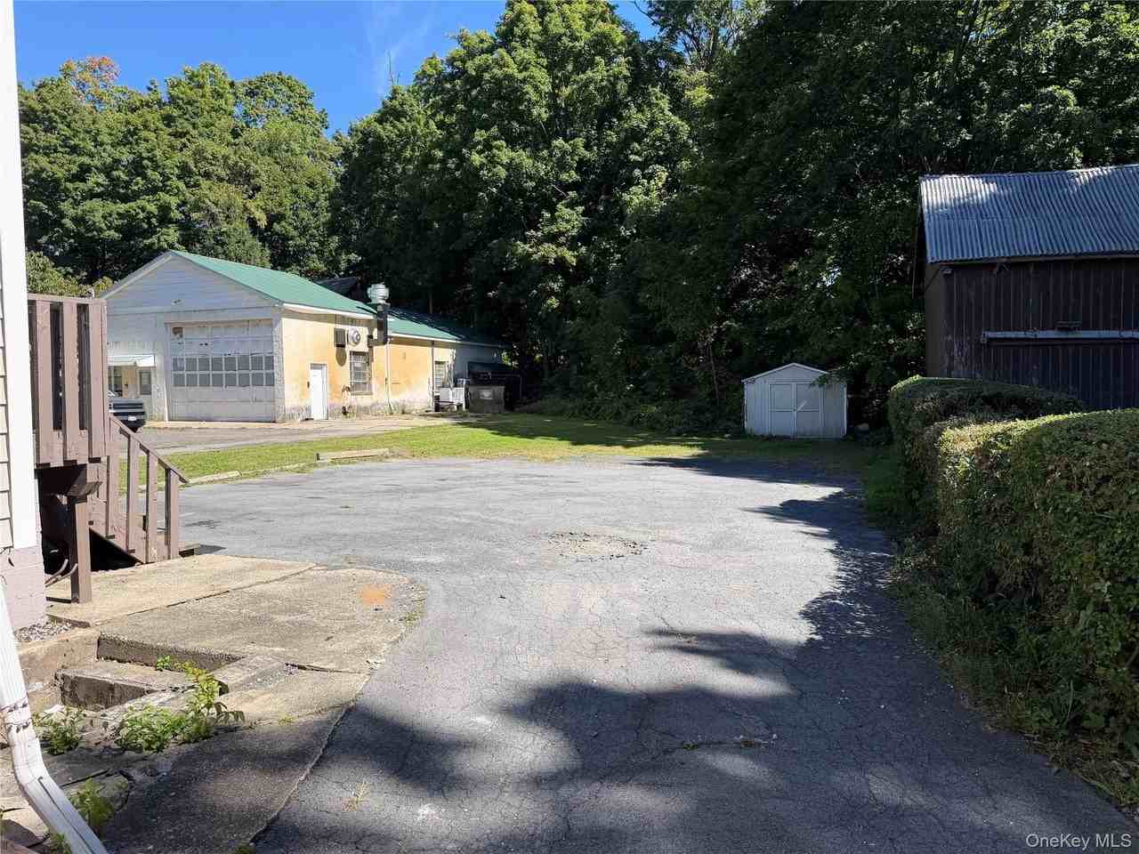 208 Elm St - Photo 3 of 18