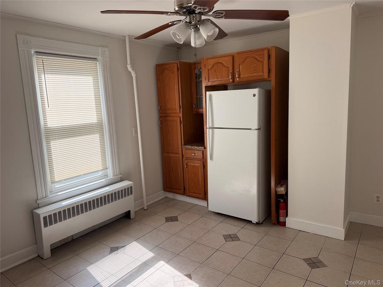 208 Elm St - Photo 6 of 18