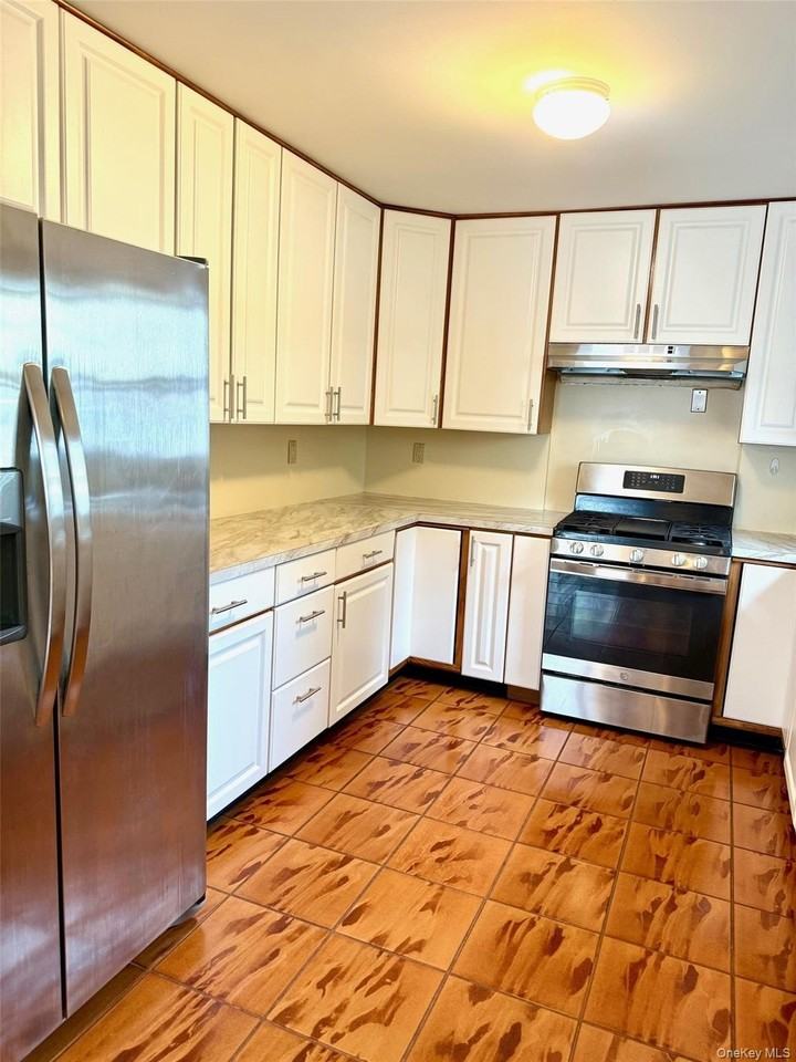 12 S Buckhout St #1 - Photo 3 of 17