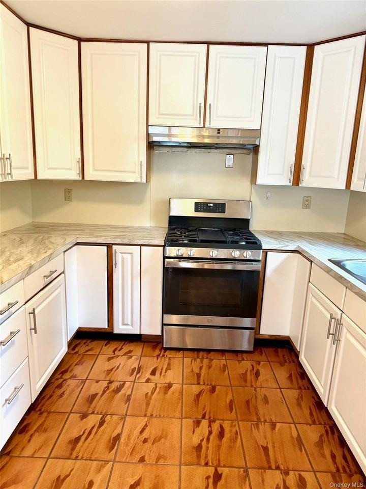 12 S Buckhout St #1 - Photo 6 of 17