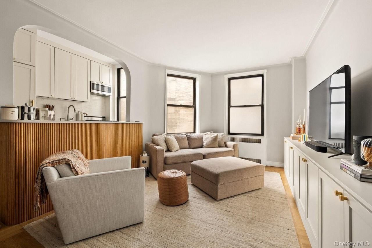 225 W 25th St #2A - Photo 2 of 12