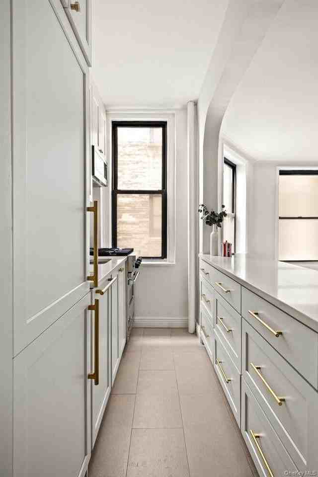 225 W 25th St #2A - Photo 6 of 12