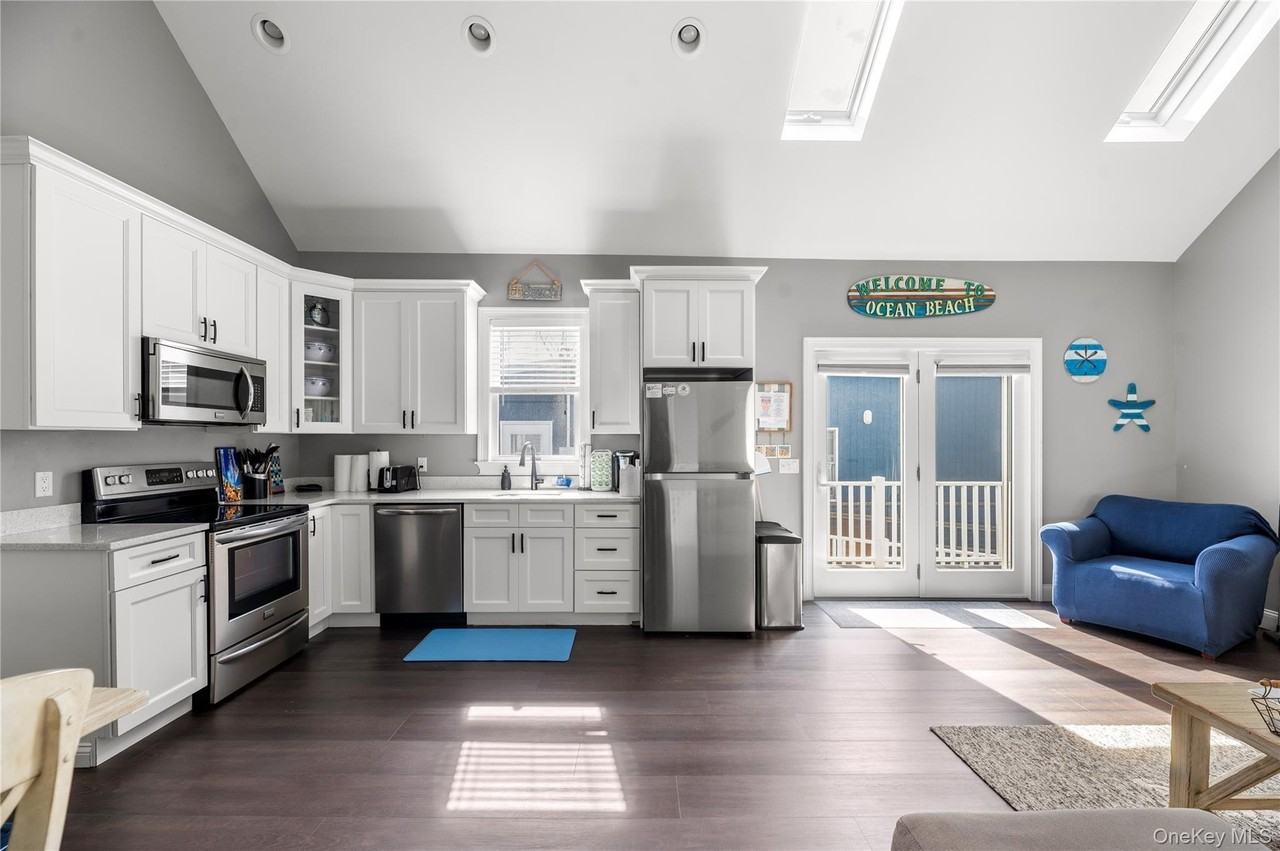 140 Bungalow Walk - Photo 4 of 10