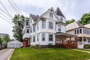 featured image of 32 Park Rd #1