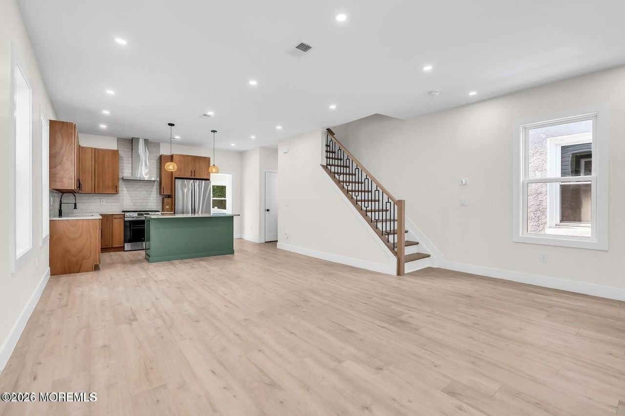 817 Central Ave - Photo 4 of 30