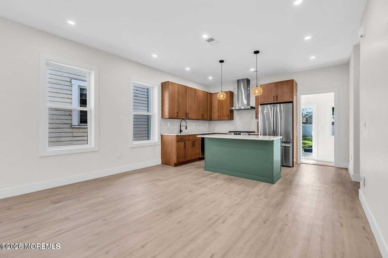 817 Central Ave - Photo 5 of 30