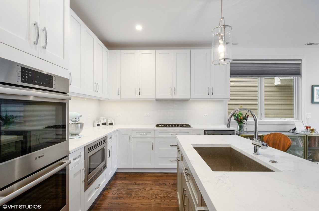 2903 W Lyndale St #2 - Photo 3 of 15