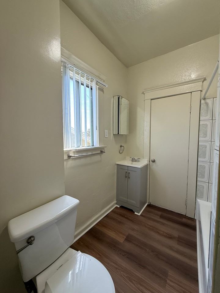 1128 3/4 East 49th Street #3/4 - Photo 7 of 14