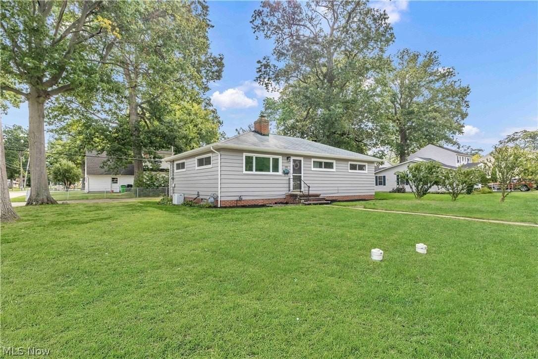 171 Lakewood Dr - Photo 2 of 35