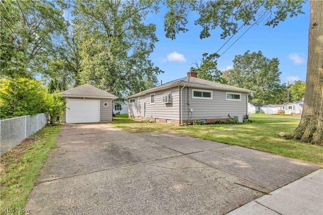 171 Lakewood Dr - Photo 3 of 35