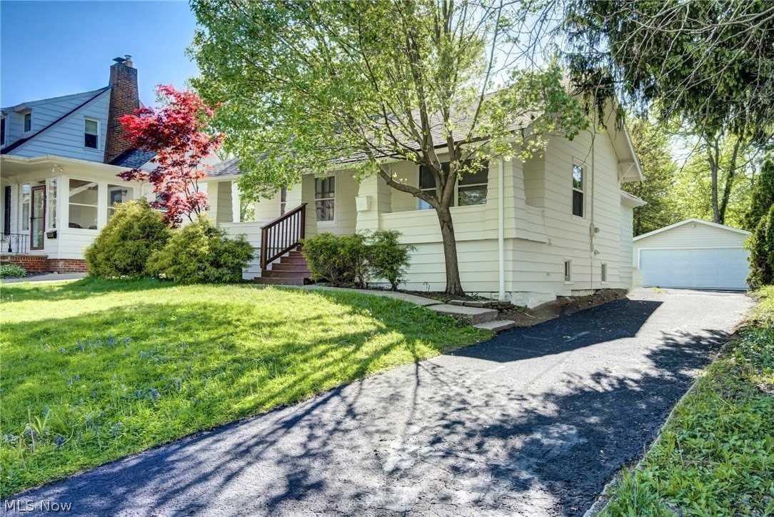 1548 Biltmore Rd - Photo 4 of 32