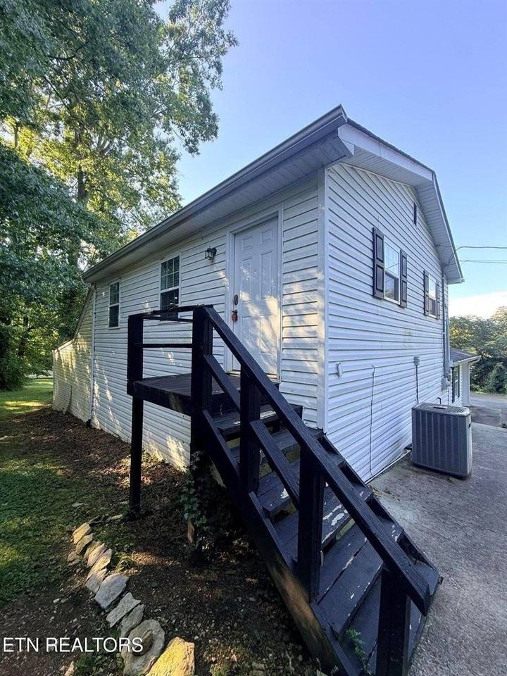 116 Redbud Dr - Photo 2 of 10