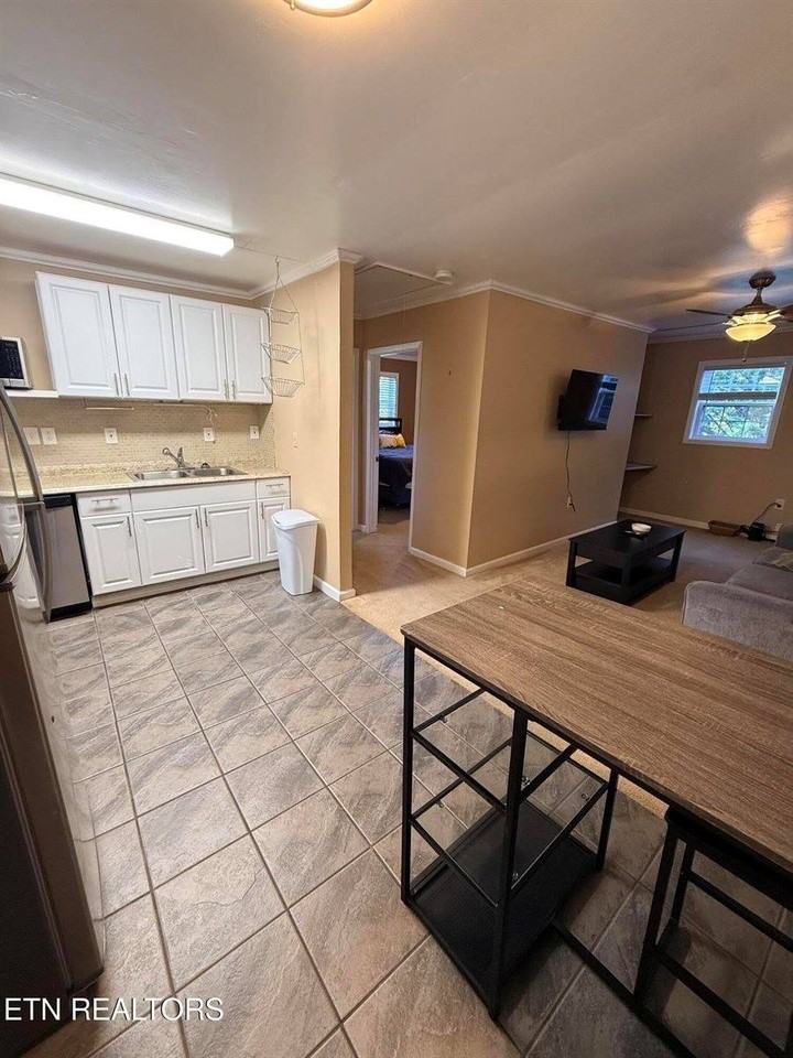 116 Redbud Dr - Photo 4 of 10