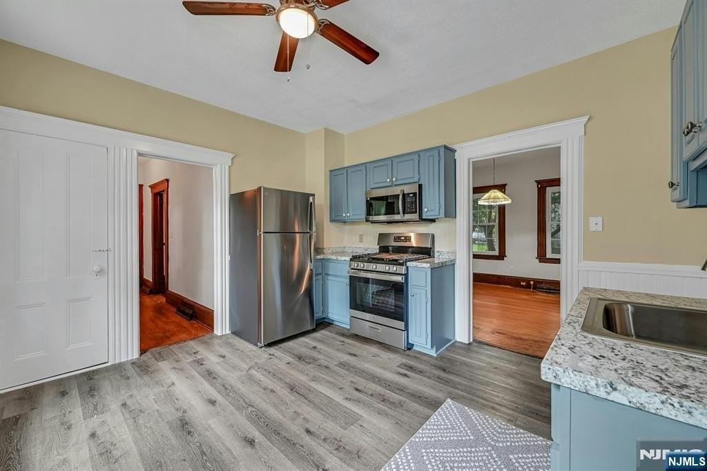 370 Sicomac Ave - Photo 2 of 22