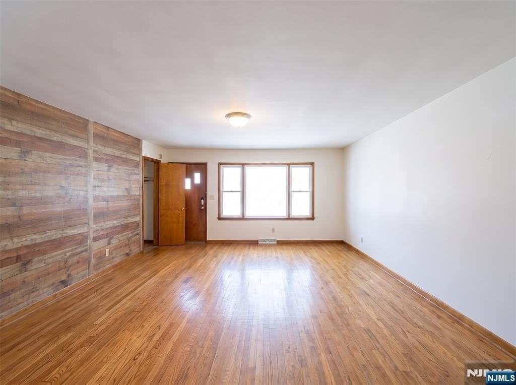 530 Lincoln Ave - Photo 3 of 27