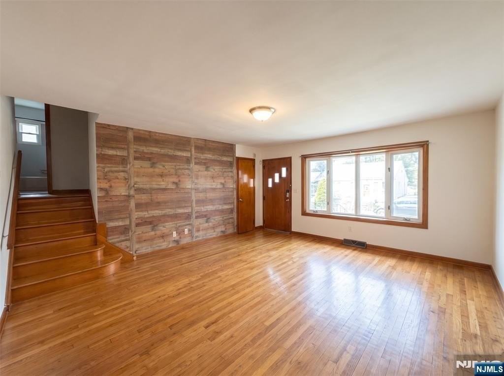 530 Lincoln Ave - Photo 4 of 27
