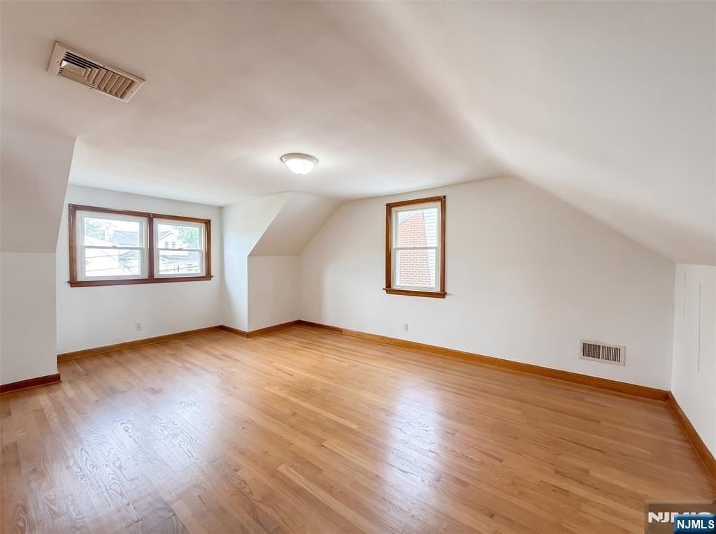 530 Lincoln Ave - Photo 6 of 27