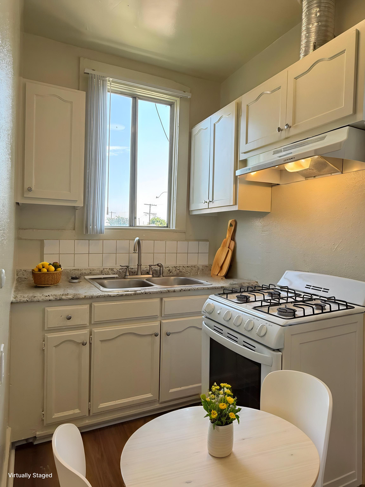 1128 3/4 East 49th Street #3/4 - Photo 6 of 14