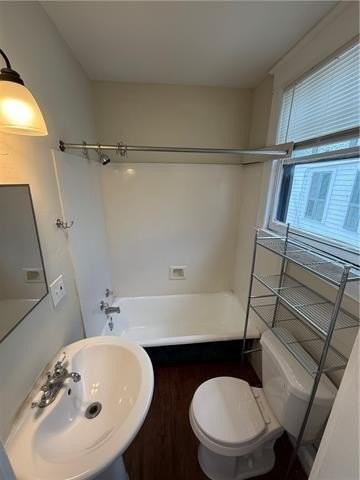 1512 6th St - Photo 4 of 12