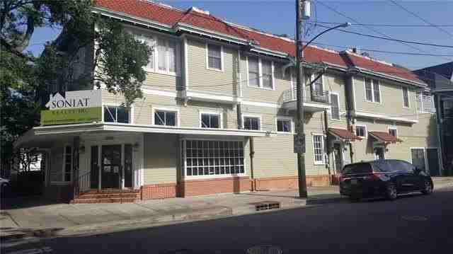 110 S Pierce St #C - Photo 2 of 21