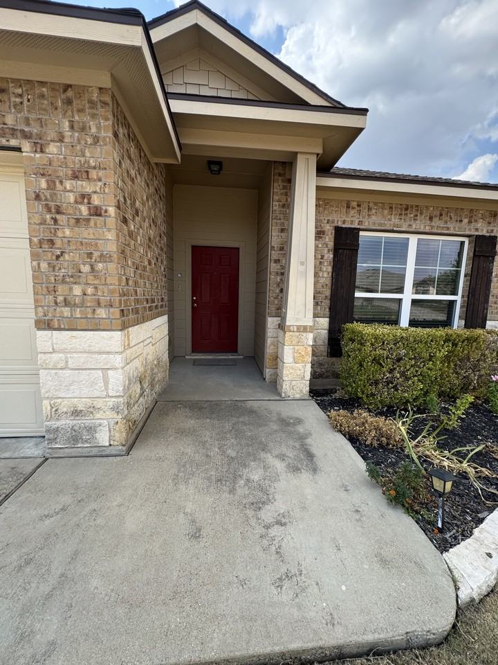 1112 Jamestown Dr #1 - Photo 2 of 34