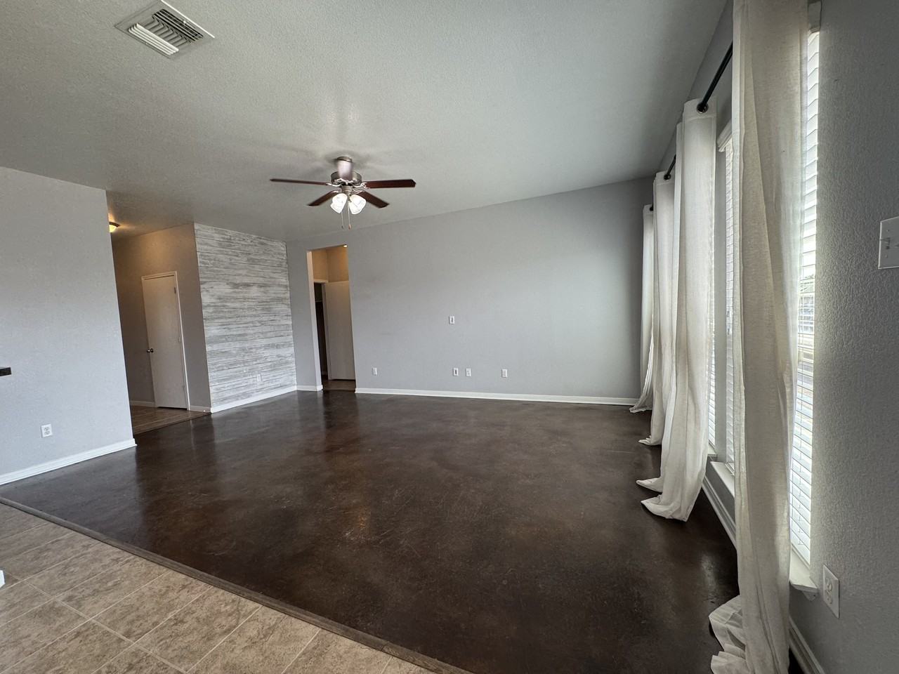 1112 Jamestown Dr #1 - Photo 4 of 34