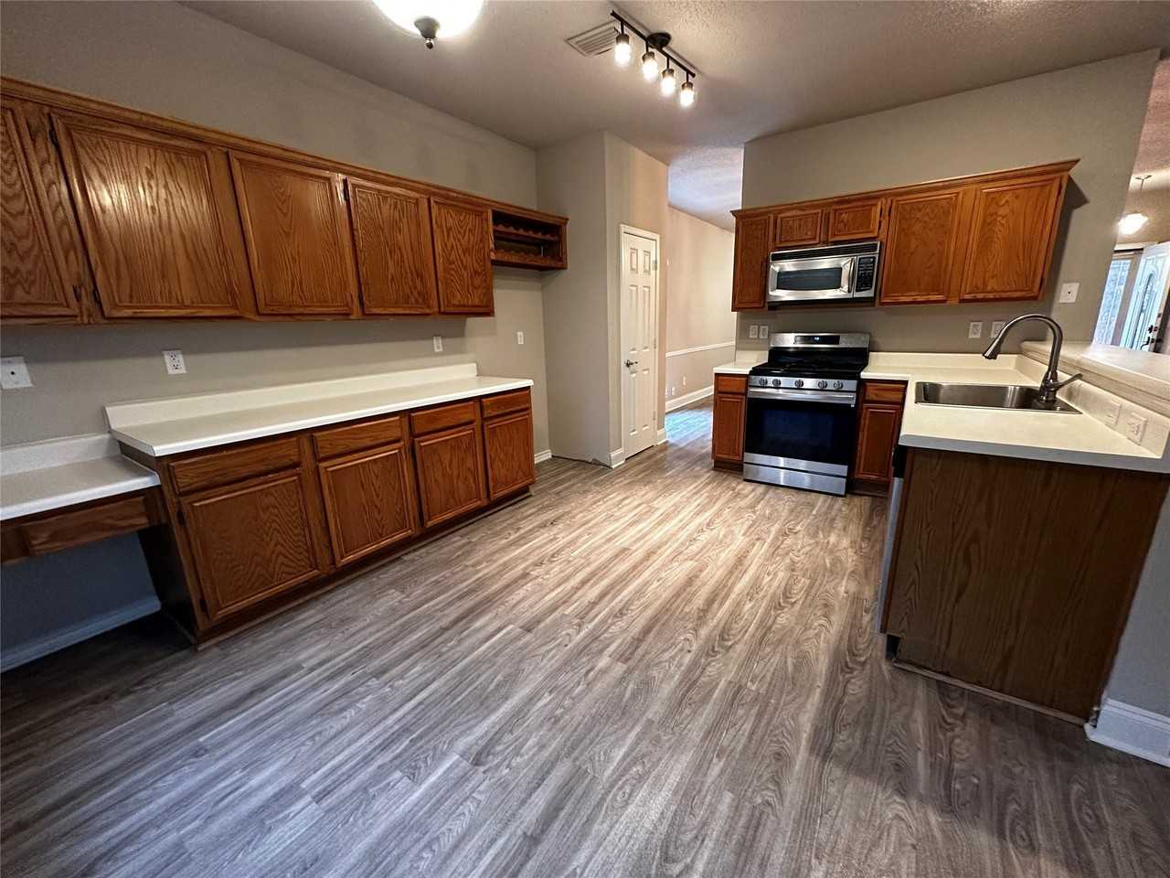 4761 Waterway Dr N - Photo 2 of 22