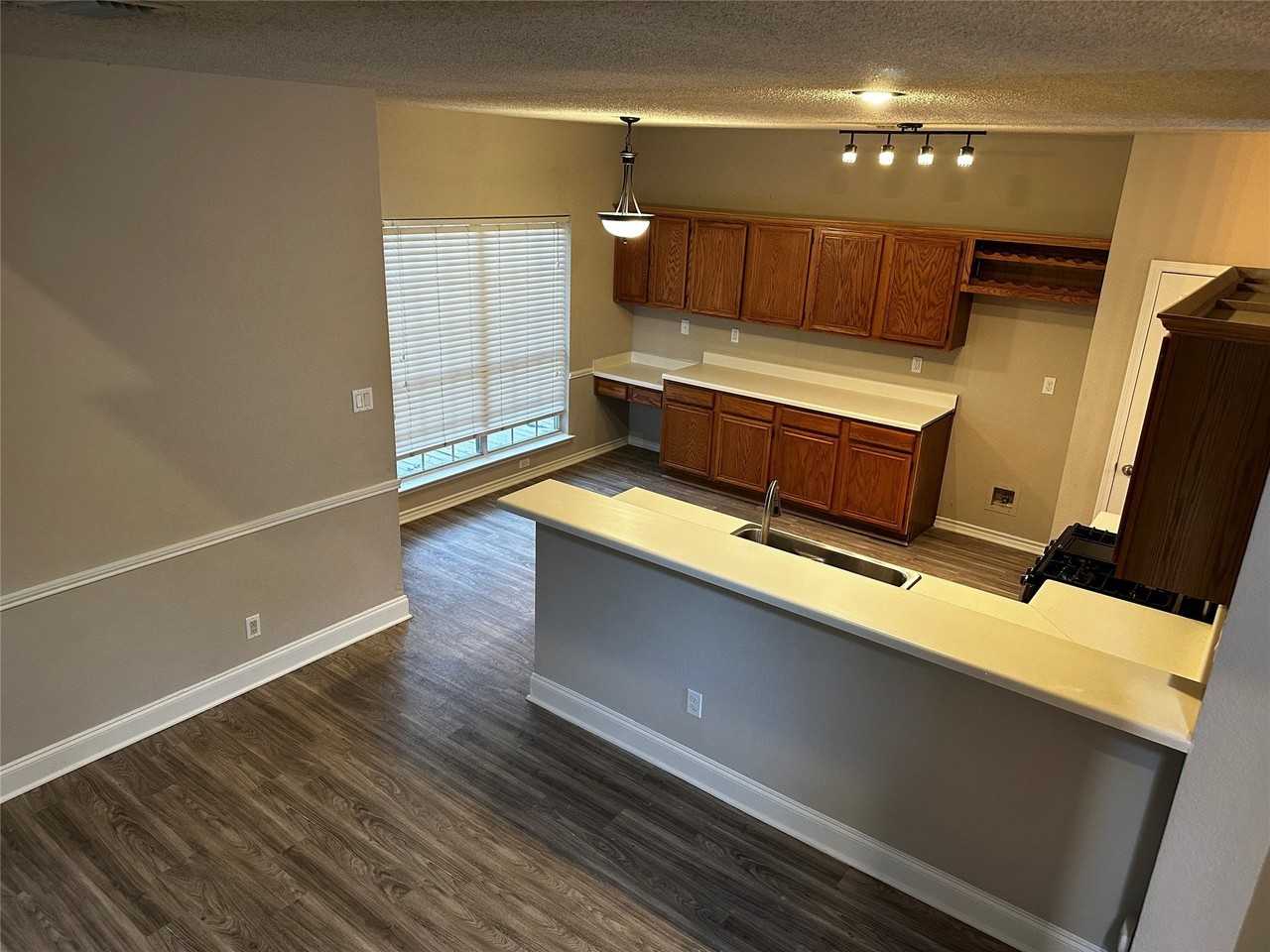 4761 Waterway Dr N - Photo 3 of 22