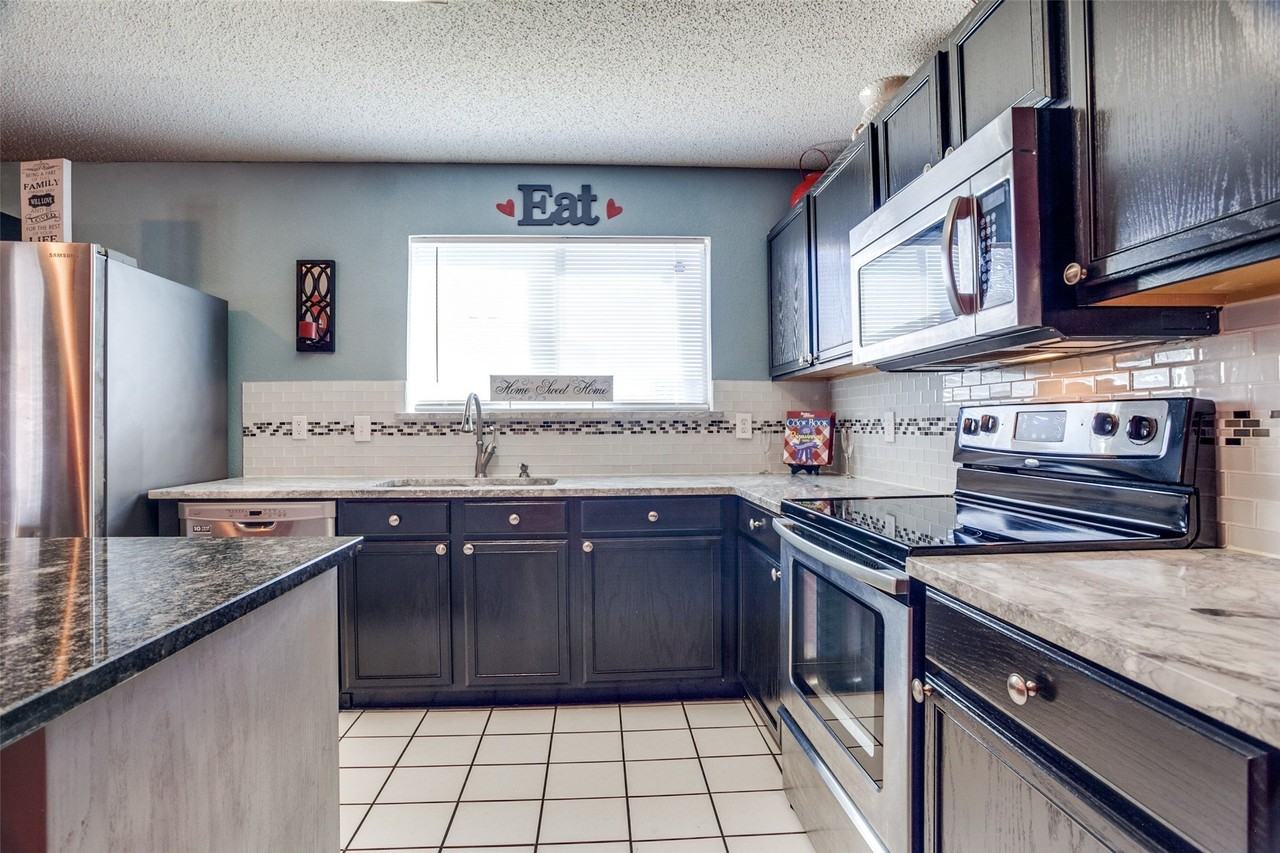3433 Cayman Dr - Photo 6 of 19