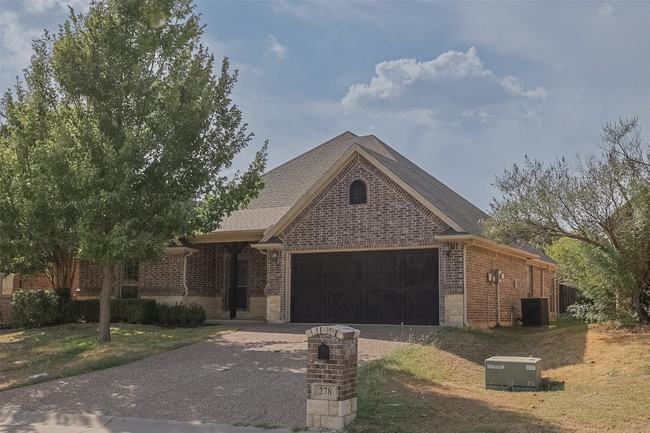 278 Spyglass Dr - Photo 2 of 17