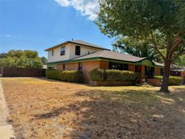 featured image of 1302 Patricia Ln