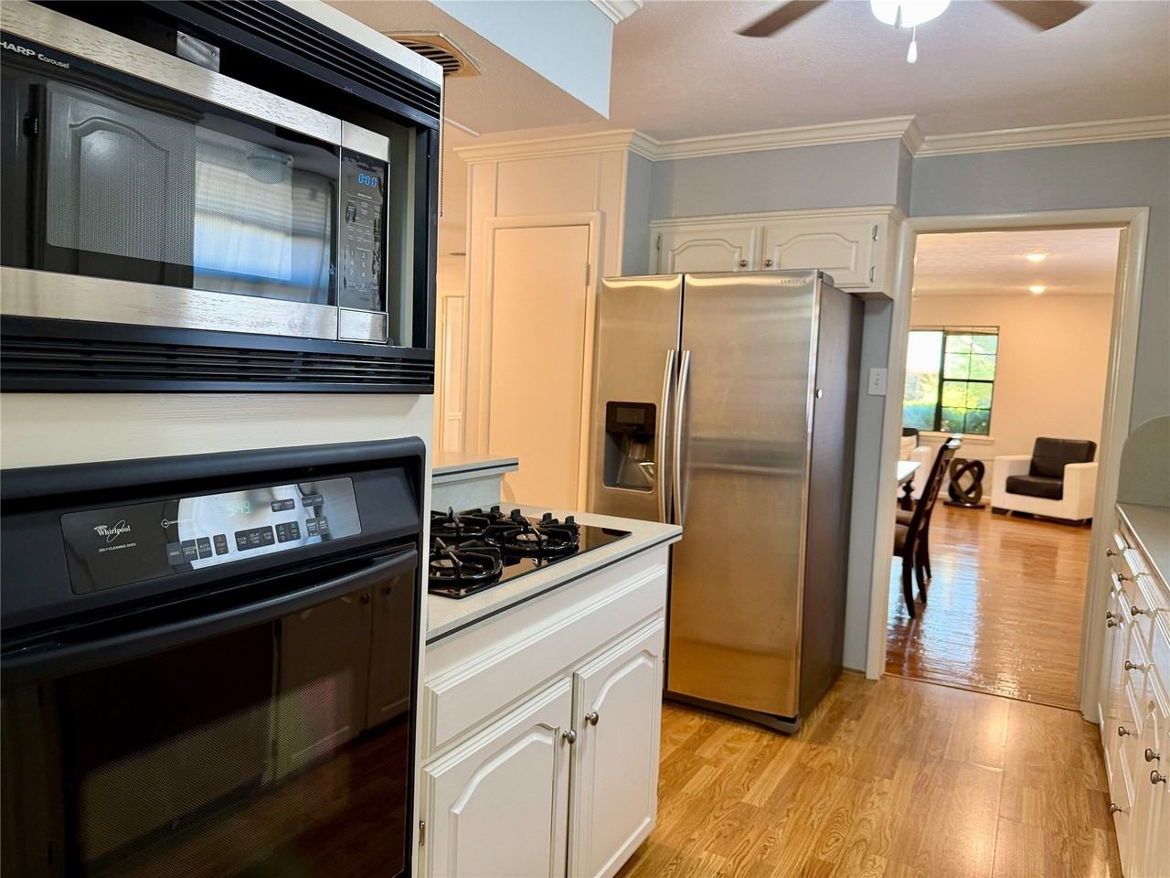 1302 Patricia Ln - Photo 7 of 24