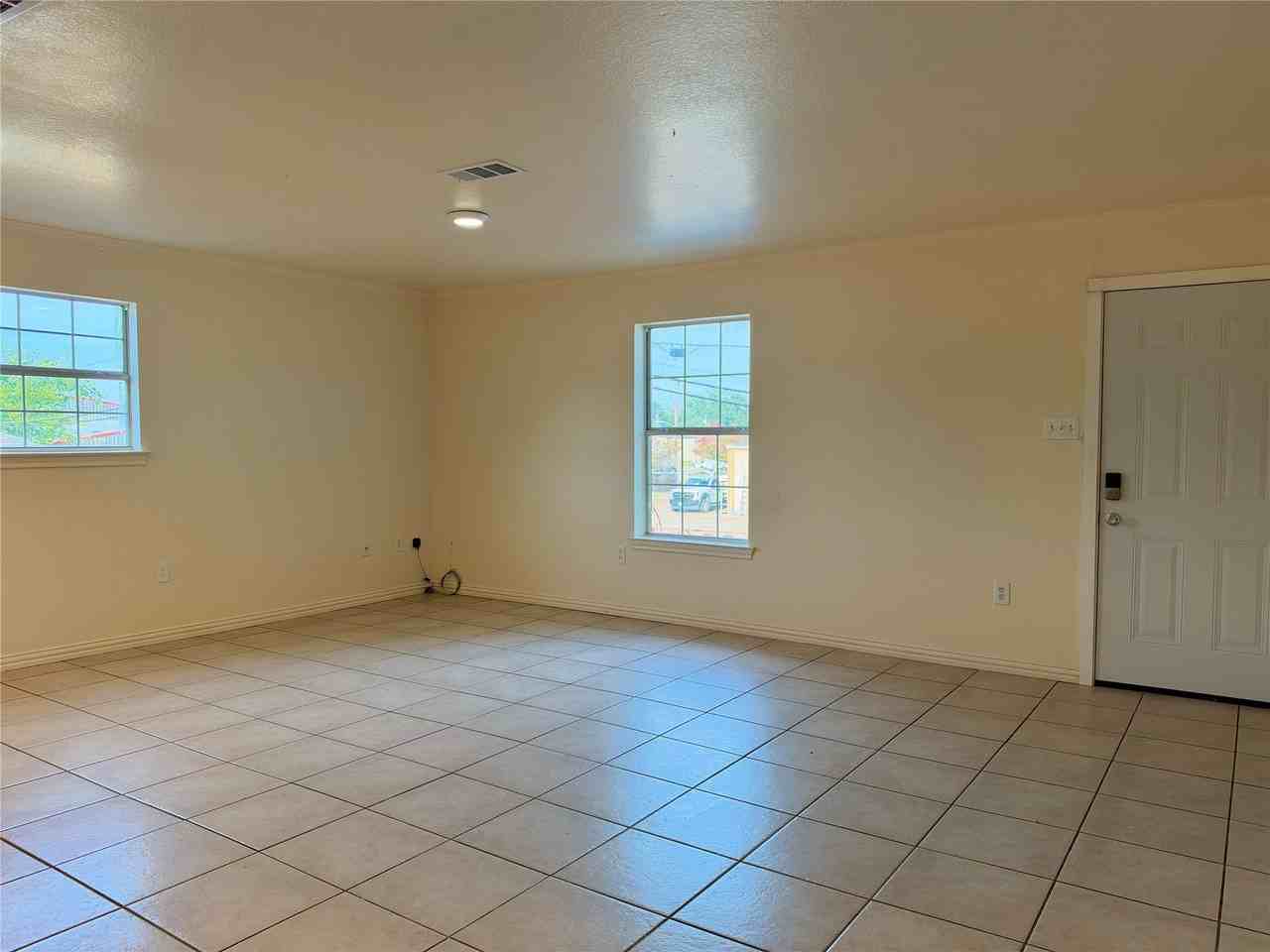 226 N 6th St - Photo 4 of 14
