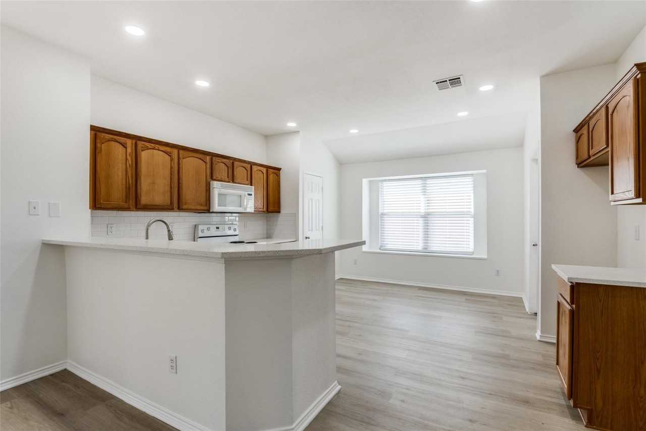 4153 Cherry Ridge Dr - Photo 6 of 29