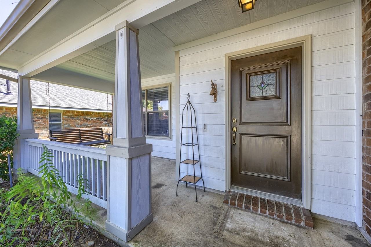 1100 Chesterfield Dr - Photo 4 of 35