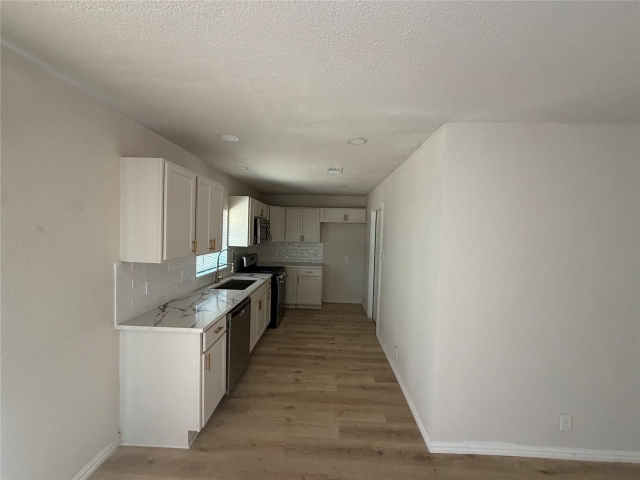 3716 Clotell Dr - Photo 3 of 9