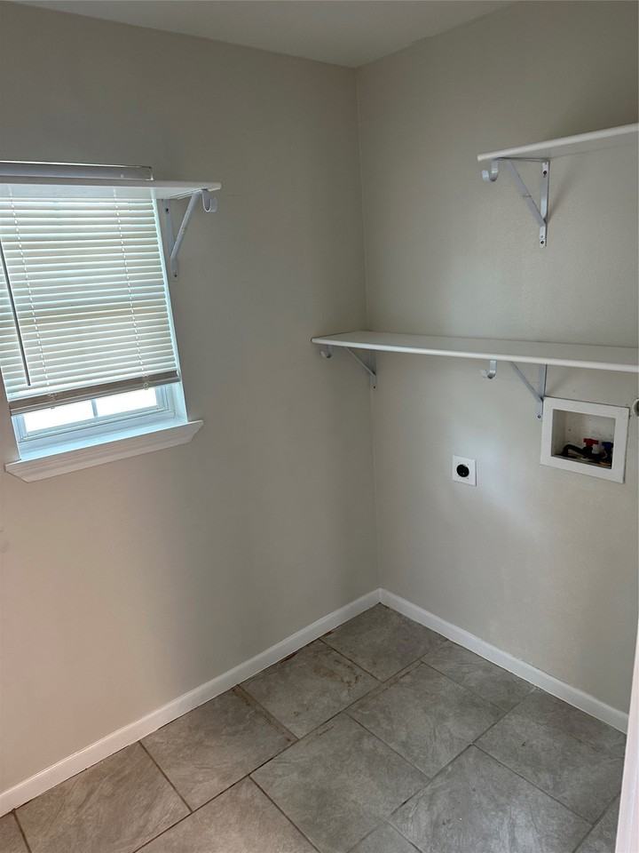1545 Briarcliff Rd - Photo 5 of 6