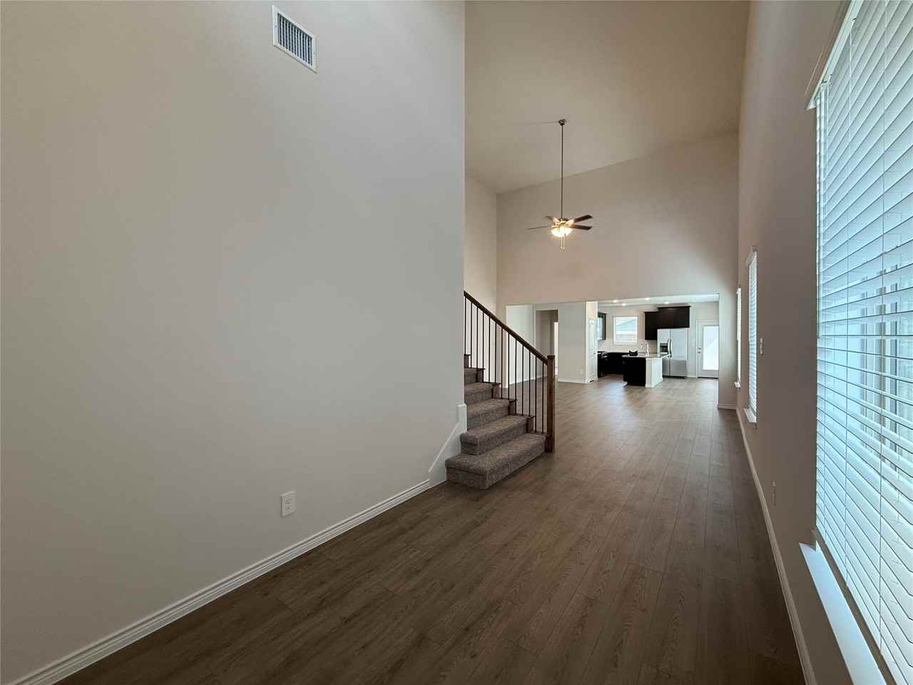 2033 Crockett Way - Photo 3 of 36