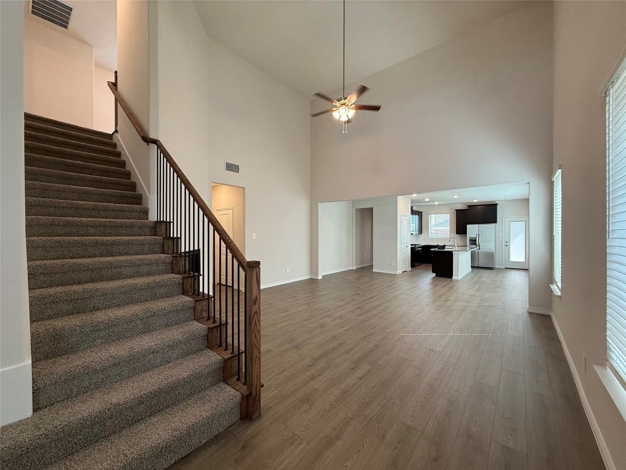 2033 Crockett Way - Photo 4 of 36