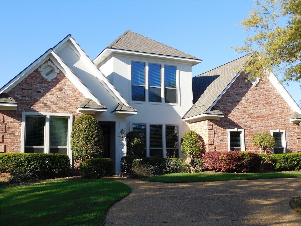 204 Summertree Ct - Photo 2 of 3