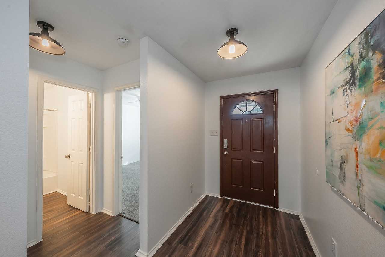 10541 Rising Knoll Ln - Photo 4 of 27