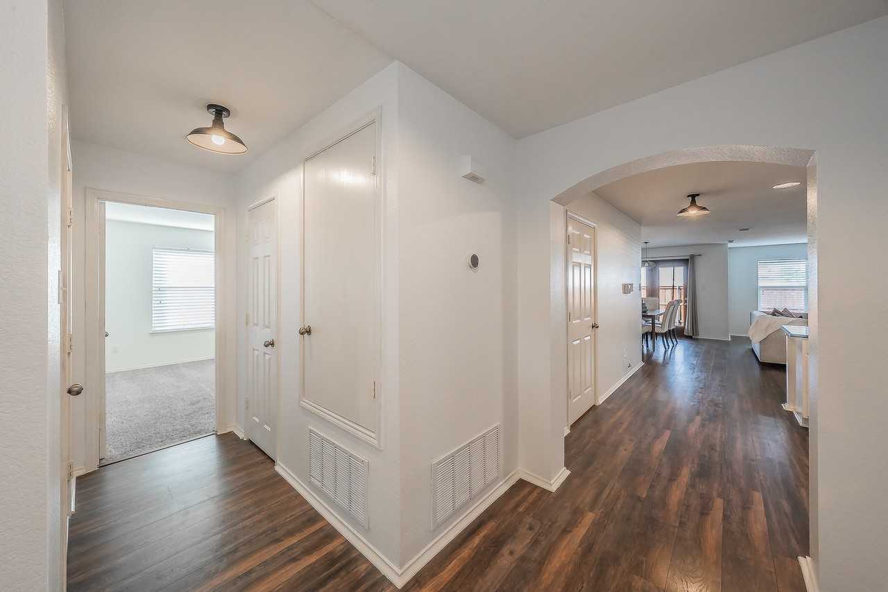 10541 Rising Knoll Ln - Photo 5 of 27
