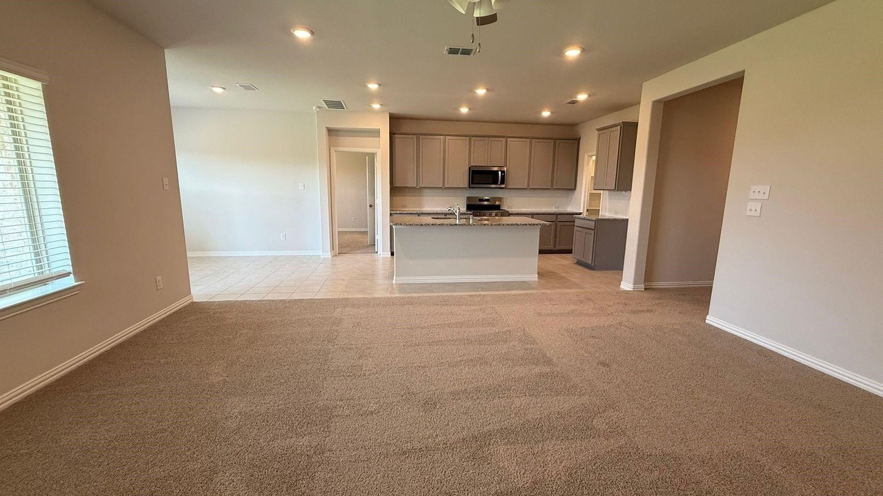 820 Jacquelyn Dr - Photo 2 of 18