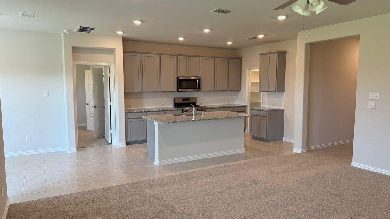 820 Jacquelyn Dr - Photo 3 of 18